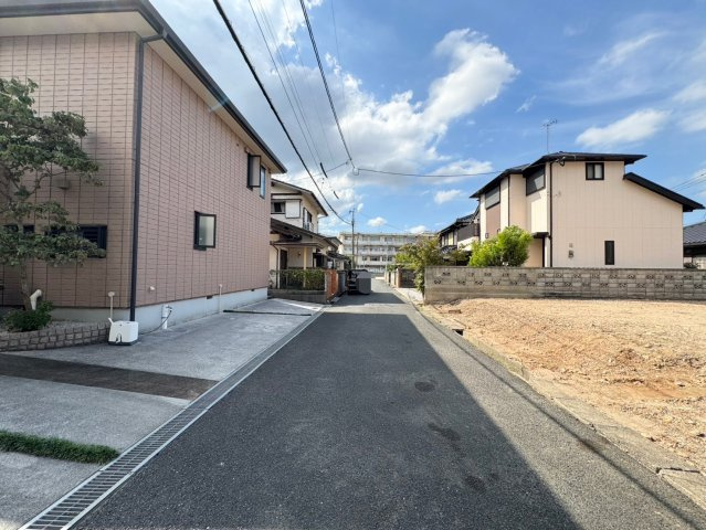 Adoble+ーアドブル＋小倉南区湯川新町4丁目6期　【小倉南区　新築戸建て】の前面道路含む現地写真|現地撮影　2025,9,16　Adoble+ーアドブル＋小倉南区湯川新町4丁目6期　【小倉南区　新築戸建て】