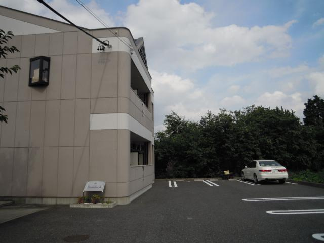 ピュアパレスⅡの駐車場|外観写真（昼）