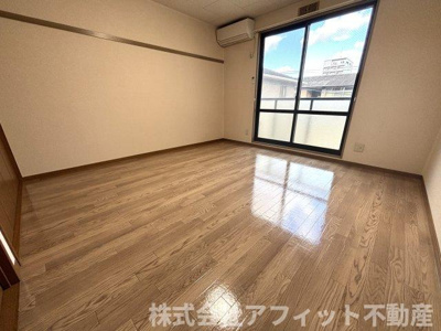 【居間・リビング】 | メゾン・ド・ブラン旭 | 洋室8帖