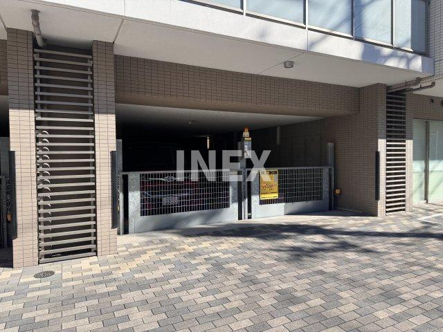 横浜市南区白妙町１丁目の賃貸マンションの駐車場