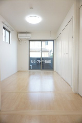 【内装】 | シャンゼリゼ | 内装は落ち着いています