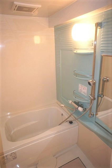 エンクレスト博多駅前Ⅲの浴室|きれいなお風呂です