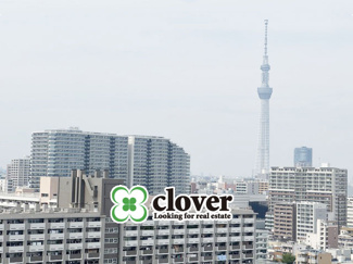【展望】 | 眼前に広がる空の雄大さと、このお部屋の自慢の一つである「眺望」をご覧ください。毎日、この景色を独り占めできる新生活に夢が広がります。～即日のご見学可能～　お問合せはお気軽にどうぞ。
