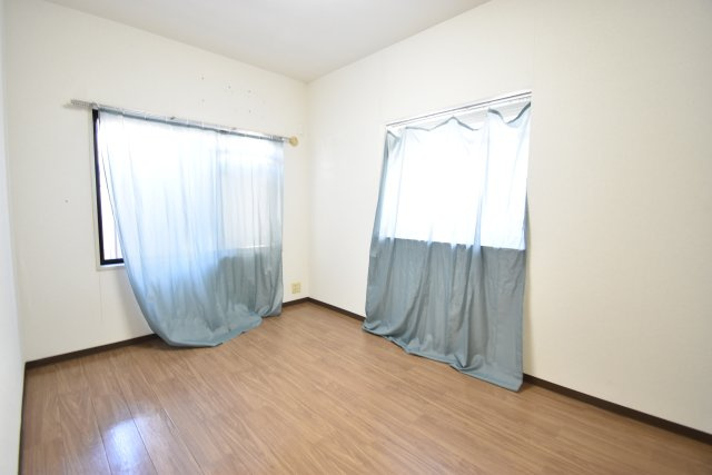 サンロイヤル幸栄の洋室