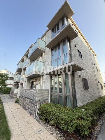 ヴィアソーレ鶴見Ｂ棟のエントランス