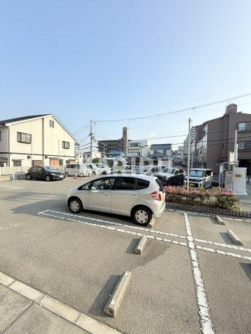 ヴィアソーレ鶴見Ｂ棟の駐車場