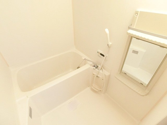 プラムフィールドＢの浴室