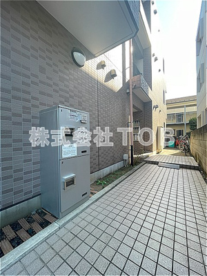 【エントランス】 | アコルデ芦花 | 宅配BOX