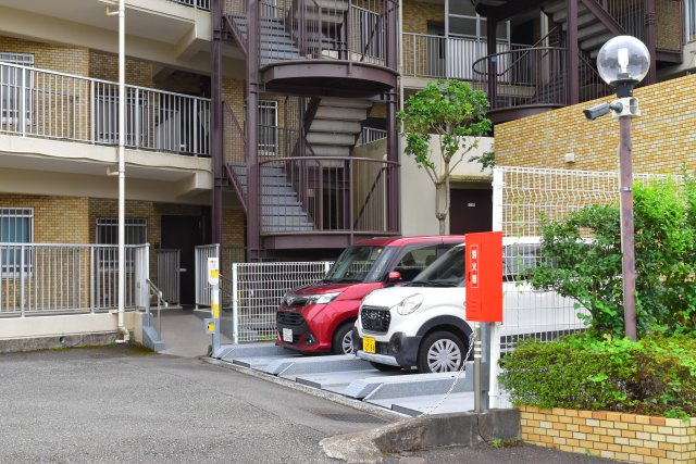 昭島市美堀町５丁目の中古マンションの駐車場