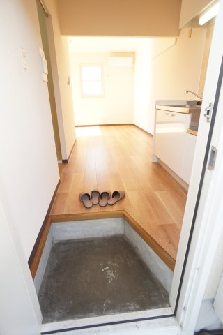 プチ・メゾン仁川の玄関