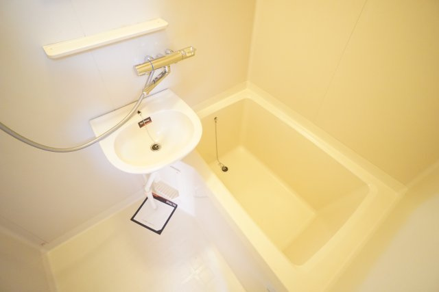 プチ・メゾン仁川の浴室