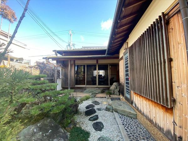 和歌山市船所の中古一戸建の庭|【庭】
広々としたお庭です♪ガーデニングが楽しめます♪

