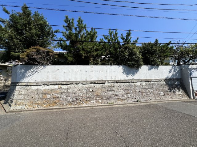 海まで徒歩13分！高台の閑静な住宅街にある約100坪の広々売地