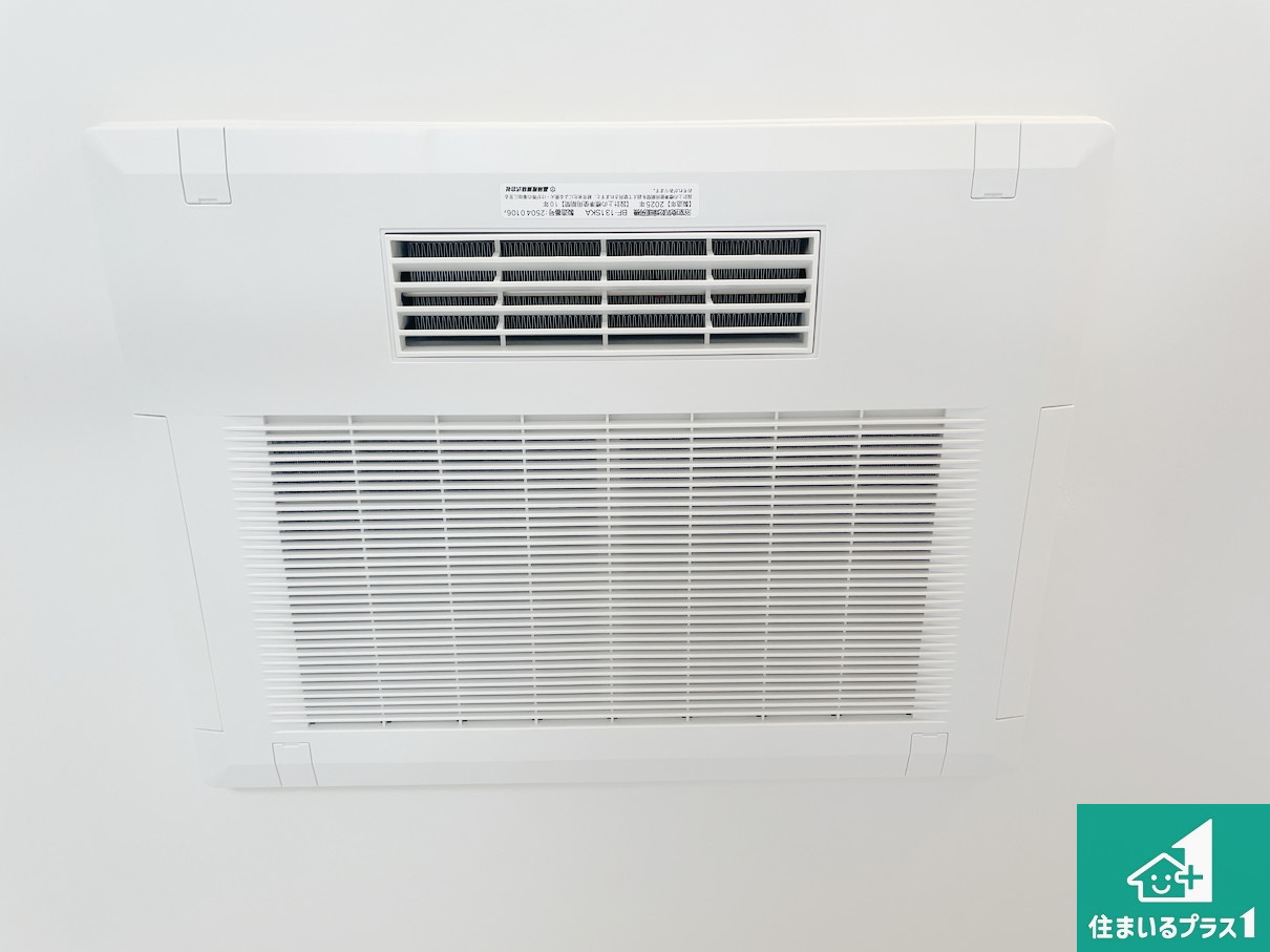 高槻市高西町　新築一戸建ての冷暖房・空調設備|四季を通して快適なバスライフをお手伝いする浴室暖房乾燥機！浴室の乾燥・暖房・涼風・換気はもちろん、２４時間換気にも対応！