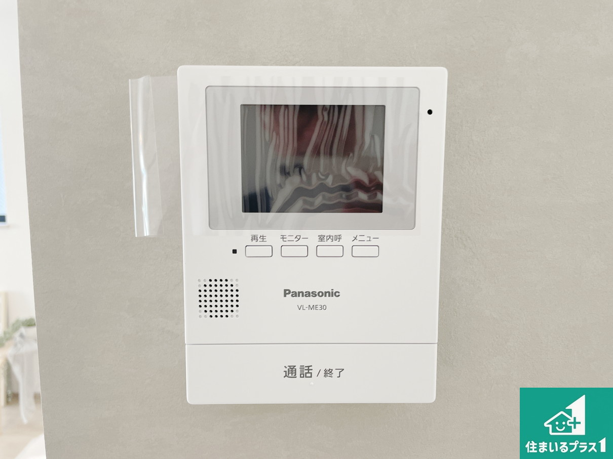 高槻市高西町　新築一戸建ての防犯設備|カラーモニターインターホン！声だけでなく来訪者の姿や顔がモニターで確認できるので、小さなお子様がいらっしゃるご家庭でも安心できます！