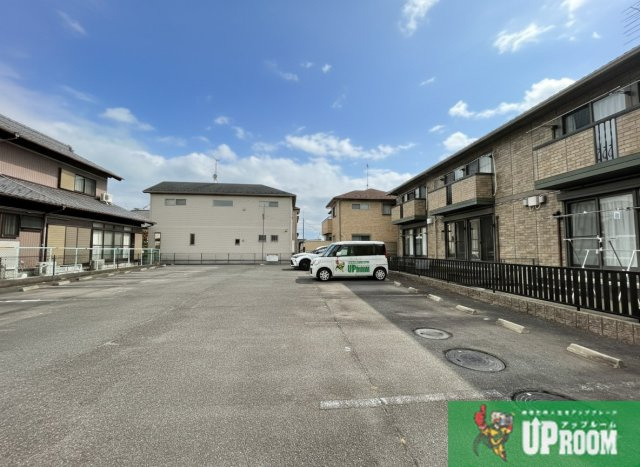 グレースハイム六の坪の駐車場