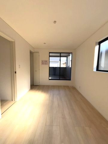 クレイドルガーデン西垣生第2-1号棟　新築分譲住宅(全2棟)の居間・リビング|ゆったりとした居間です