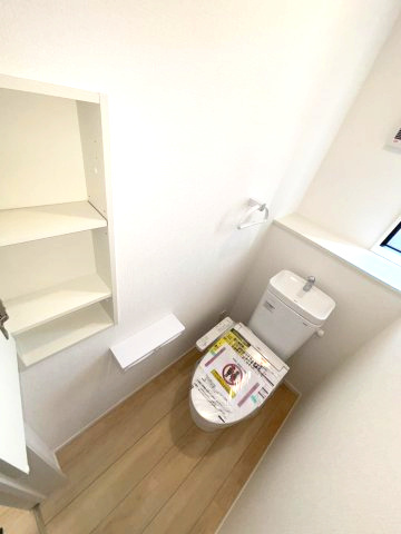 クレイドルガーデン西垣生第2-1号棟　新築分譲住宅(全2棟)のトイレ|シンプルで使いやすいトイレです