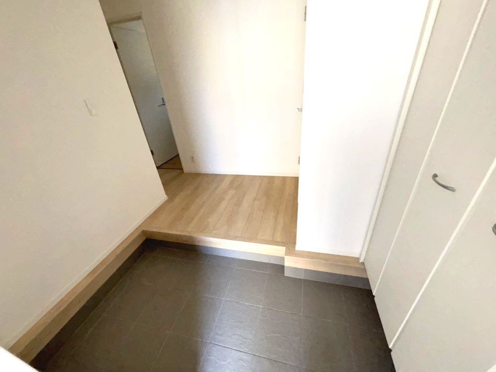 クレイドルガーデン西垣生第2-1号棟　新築分譲住宅(全2棟)の玄関|毎日通る玄関はこちらです
