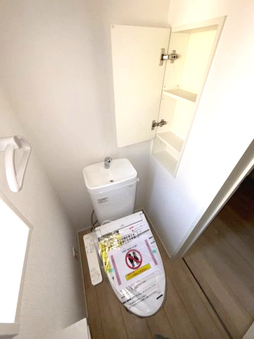 クレイドルガーデン西垣生第2-1号棟　新築分譲住宅(全2棟)のトイレ|落ち着いた色調のトイレです