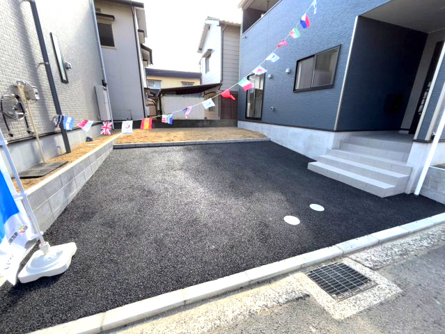 クレイドルガーデン西垣生第2-1号棟　新築分譲住宅(全2棟)の駐車場|駐車場があるので、車を買う予定の方も安心です