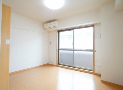 【居間・リビング】 | ロッソ美園 | ゆったりとしたリビングです