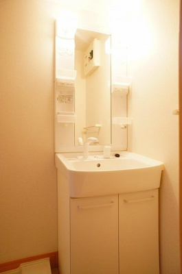 【洗面所】 | ロッソ美園 | 明るい洗面所です