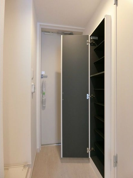 リブリ・汐路の玄関