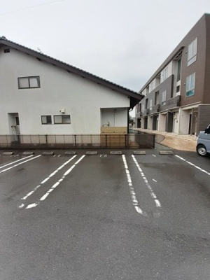 【駐車場】 | プリマ・ヴェーラ | 駐車場に車を止められます