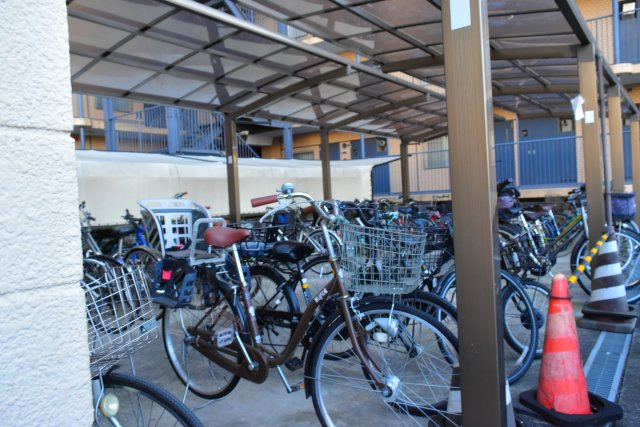 府中市住吉町２丁目の中古マンションの駐輪場
