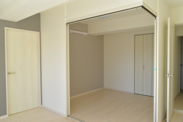府中市住吉町２丁目の中古マンションの洋室