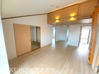 【居間・リビング】 | ろうきん若王寺コーポ | リビングです♪上部はロフトになっております！！