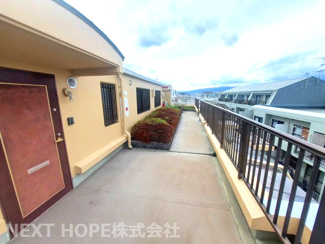 【その他共用部分】 | ろうきん若王寺コーポ | 玄関前廊下です♪