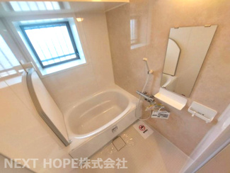 【浴室】 | ろうきん若王寺コーポ | 新品の浴室ユニットバスです♪一日の疲れを癒してくれます！窓も有り、換気も十分に行えます！！