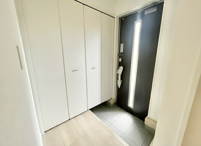 【玄関】 | 銚子市松岸町1号棟 | 即日のご見学も可能です。お気軽に0476-37-3888までお問合せ下さい。