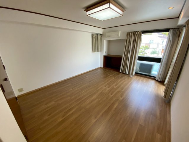 ペアドルチェ六甲の居間・リビング