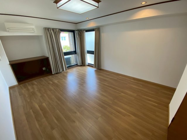 ペアドルチェ六甲の居間・リビング