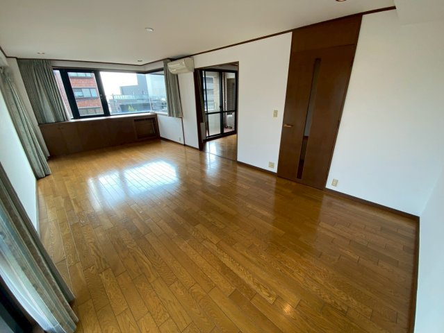 ペアドルチェ六甲の居間・リビング