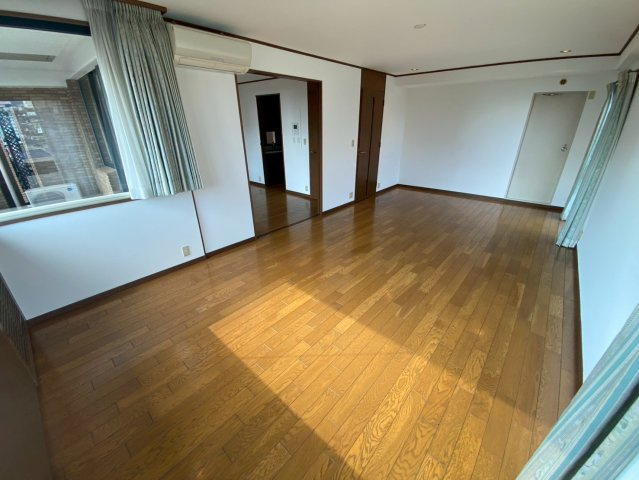 ペアドルチェ六甲の居間・リビング