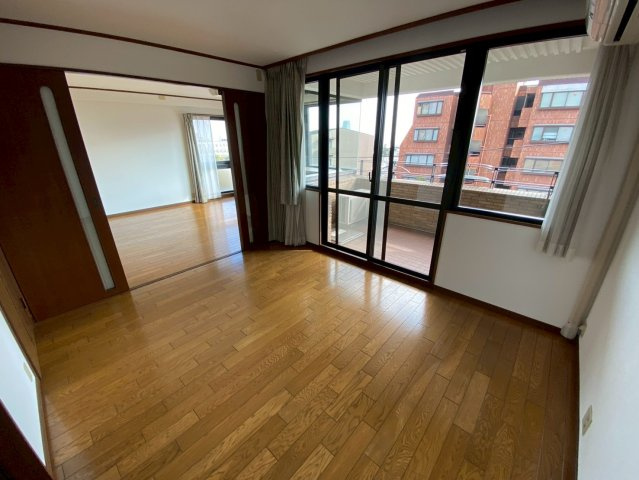 ペアドルチェ六甲の居間・リビング