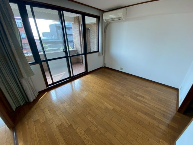 ペアドルチェ六甲の居間・リビング