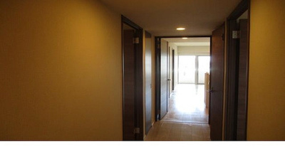 【その他】 | サーパス春日部南レジデンス | 共有部からの室内　※2025年7月撮影