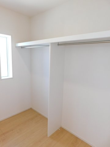 愛西市北一色町証文の新築一戸建の収納|◇ウォークインクローゼット◇　　ファミリークローゼットとしても利用できる大容量収納♪