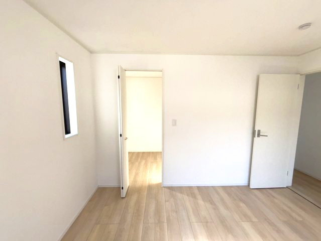 クレイドルガーデン西垣生第2-2号棟　新築分譲住宅(全2棟)の洋室|きれいな洋室です
