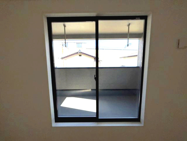 クレイドルガーデン西垣生第2-2号棟　新築分譲住宅(全2棟)のバルコニー|バルコニー付きです