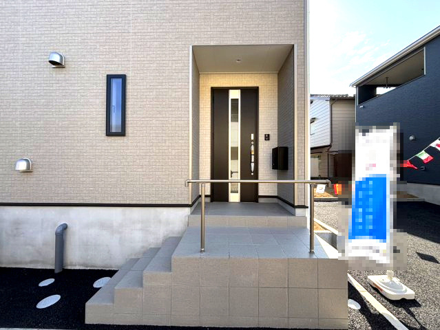クレイドルガーデン西垣生第2-2号棟　新築分譲住宅(全2棟)の玄関|落ち着いた玄関です