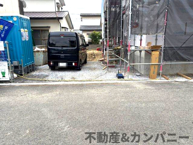 クレイドルガーデン西垣生第2-2号棟　新築分譲住宅(全2棟)の駐車場|車をお持ちの方に嬉しい駐車場付きの物件です