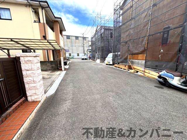 クレイドルガーデン西垣生第2-2号棟　新築分譲住宅(全2棟)の前面道路含む現地写真|前面道路含む現地写真です