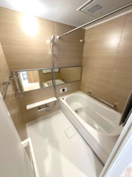 【浴室】 | 星和プラネタウン千里南第弐期 | 足を伸ばしてゆったりと湯船に浸かれる広々バスルーム。ご家族一緒に、癒しのバスタイムをお楽しみください！