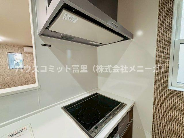 七栄　中古戸建（２０２２年築）のキッチン